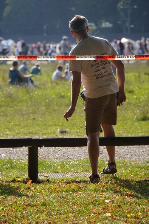 Flatterband zur Theresienwiese Querdenken-Demo