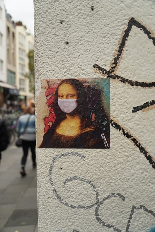 Mona Lisa mit Maske. Sticker