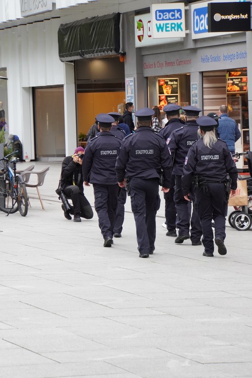 Polizei Maskenkontrolle Zeil. Journalist, Fotograf