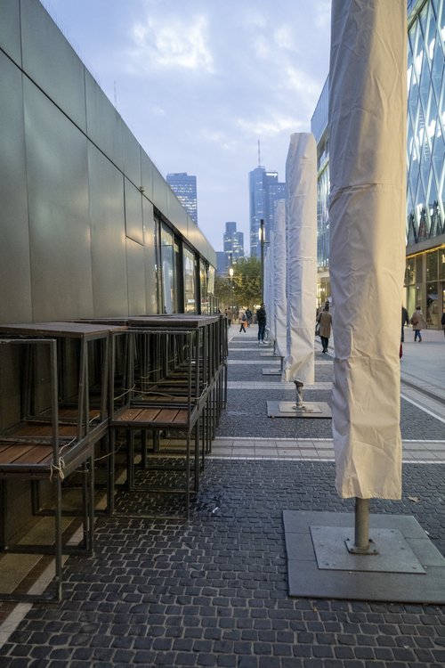 Zeil. Stadtansicht. Gastronomie geschlossen im Lockdown